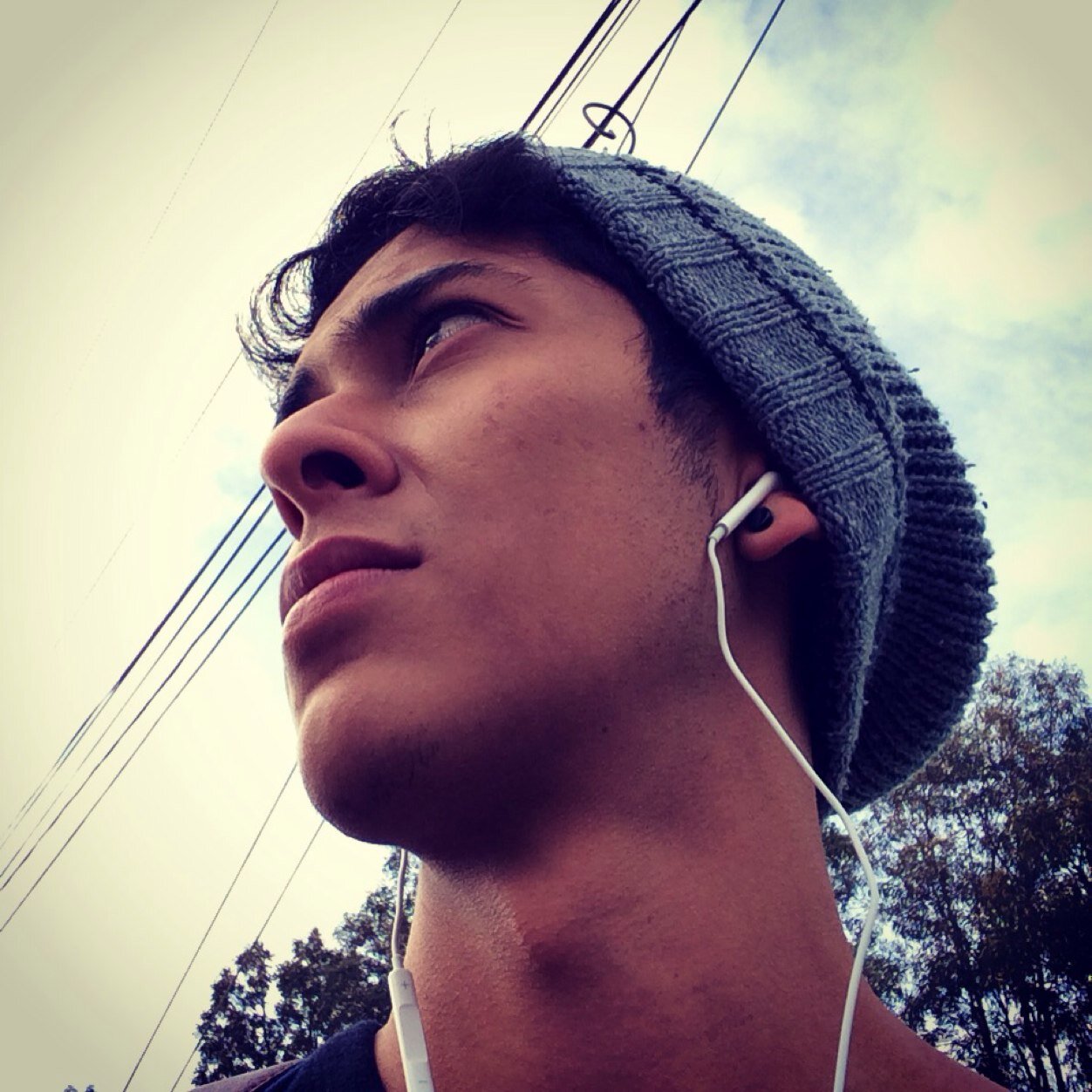 guzzss's profile picture. divertido, risueño, gran amigo, confidente, qe mas quieres