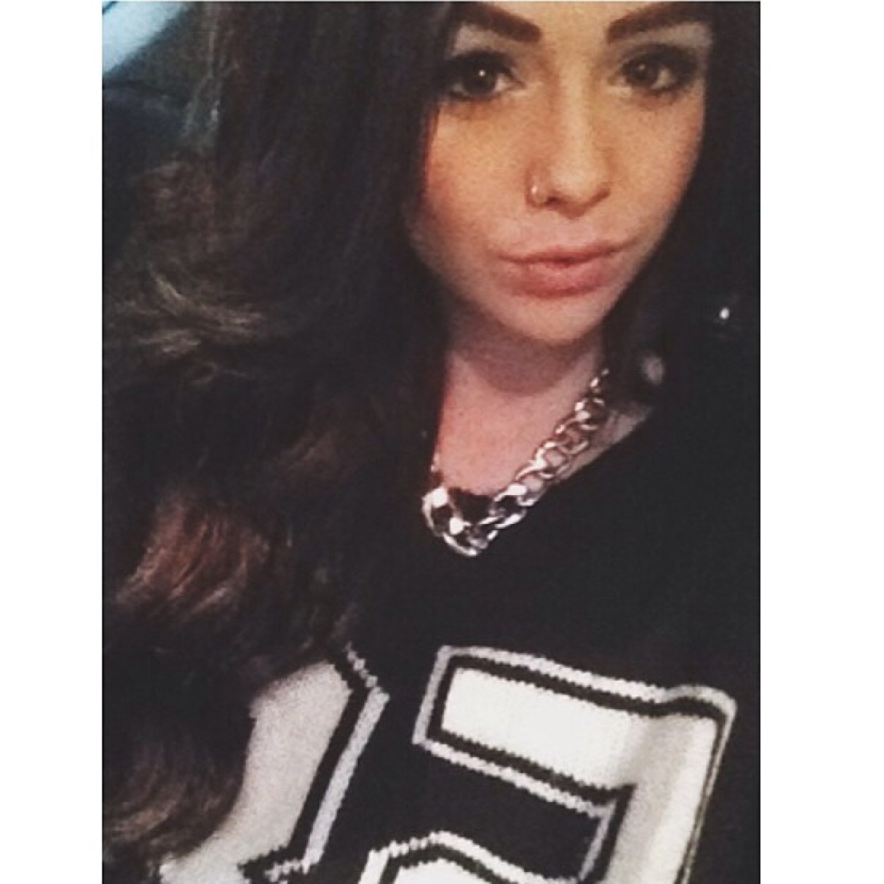 1st Brazilian Fan Page!✌️
Love Acacia❤️
 Need some help
Follow!!