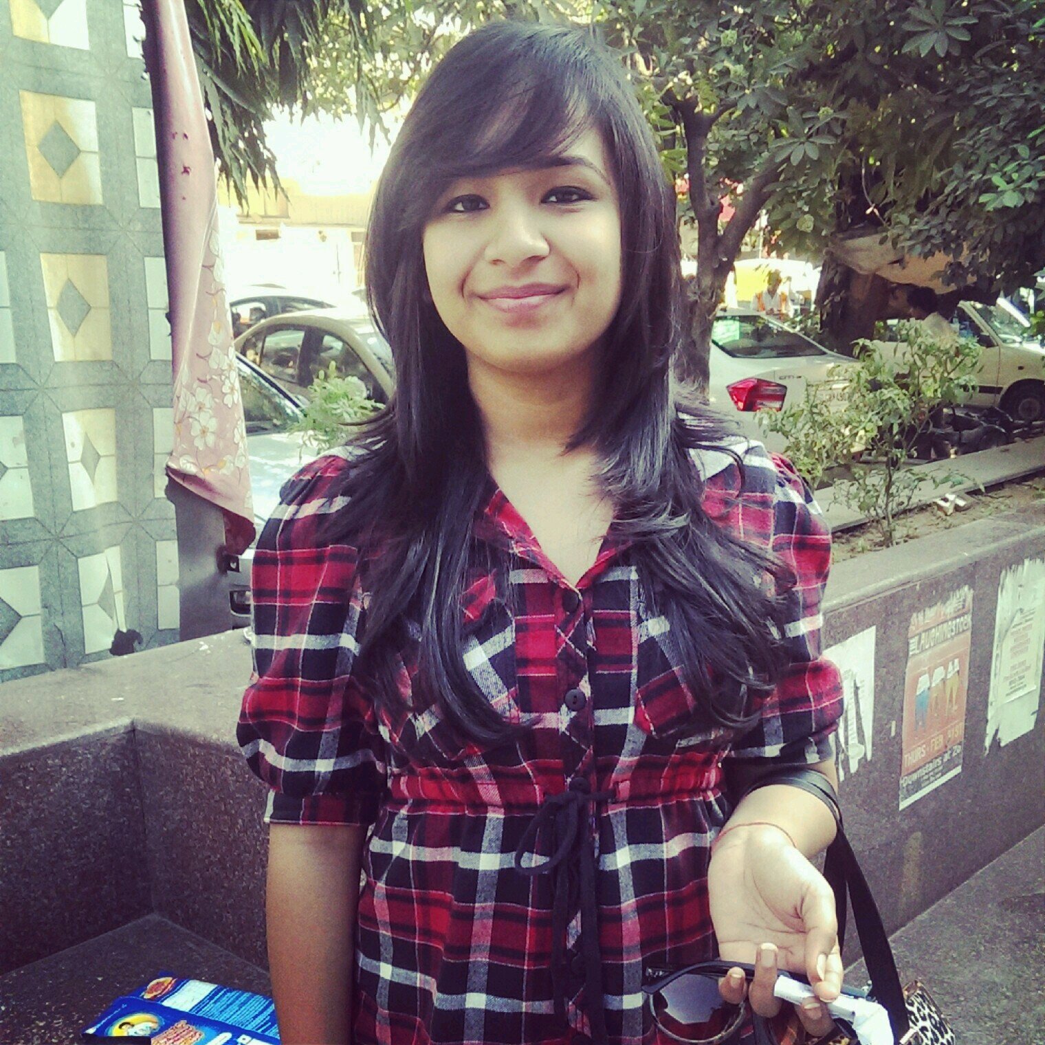 i'm kind of a big deal ;)aka supergirl..twitter addict, procrastinator,talkative,loves dancing and reading.