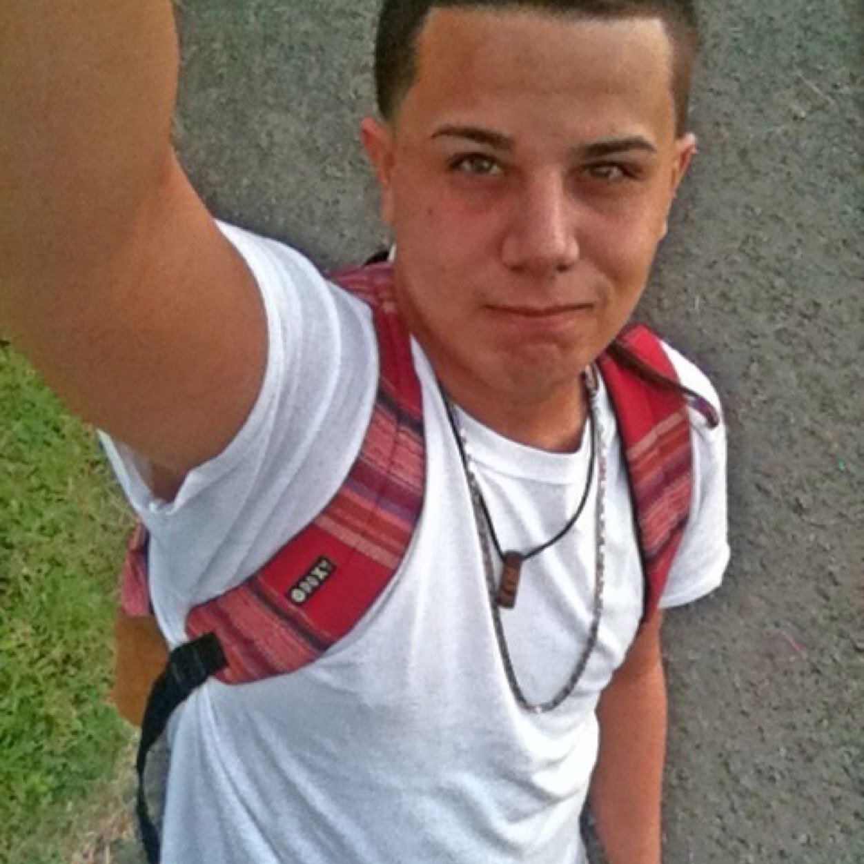 Me sigues y te sigo Ojos verdes Humilde El q me la hce ps dios se encargara de el ;)