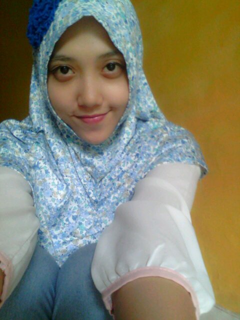 AninPutry's profile picture. Berusaha , berdoa dan berjuang :)