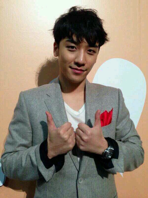 Roleplayer of Seungri from BigBang @ForvictoRi | Let's talk about love with me | Hati hati, gue yadong -_- #YGN #YGunited Gue suka typo mohon maklum.