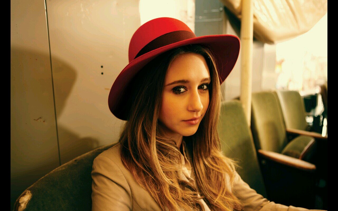 Taissa_FanPage1's profile picture. *Fan page * Just a 17 year old girl named Rachel  obsessed with @t_farmiga