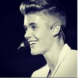 Mi nombre es Melissa!!!soy una BELIEBER DE CORAZÓN ♥ Adoro a @justinbieber me encata es la mejor que me ah pasado en mi vida, siempre sere una #BELIEBERFOREVER.