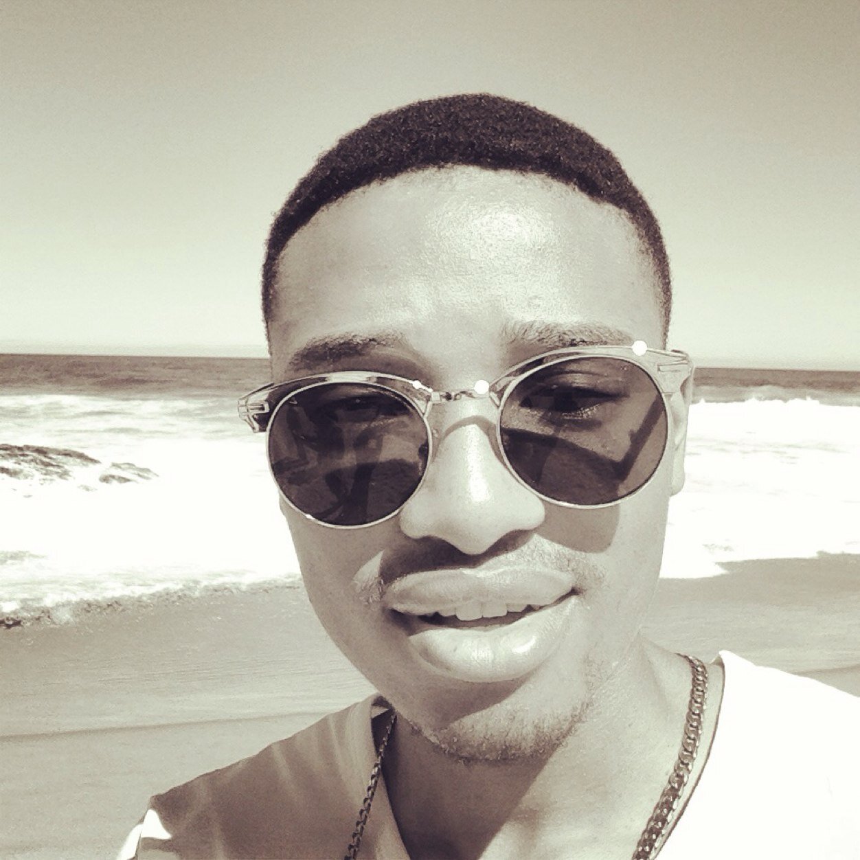 YourKing_Khaya's profile picture. Instagram: @IAmYourKing_Khaya                               NOUVEAUTÉ BLEU ROYAL