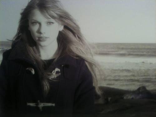 Kindly follow @stagereadyswift or I'll unfollow you. ty :x ( DMMEIFYOUWANTTHISUSERNAME)