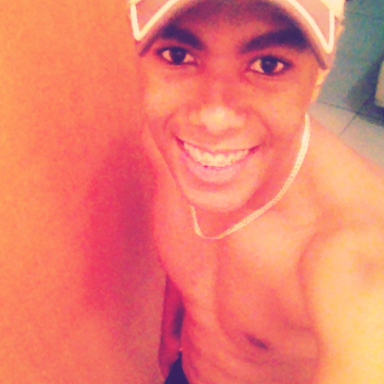 18 anos,Uberlândense e Palmerense ;)
Face  http://t.co/NdOMzNQsCK