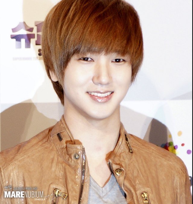 อันยองครับ ผมเทพบุตรสุดหล่อ เสียงดี♫แห่งSJ นามว่าเยซอง ผมหล่อ น่ารัก บ้าๆบอๆ ฟอลมาคุยกับผมสิ ระวังจะตกหลุมรักผมนะ❤ บนสวรรค์ ۩ #FamPR