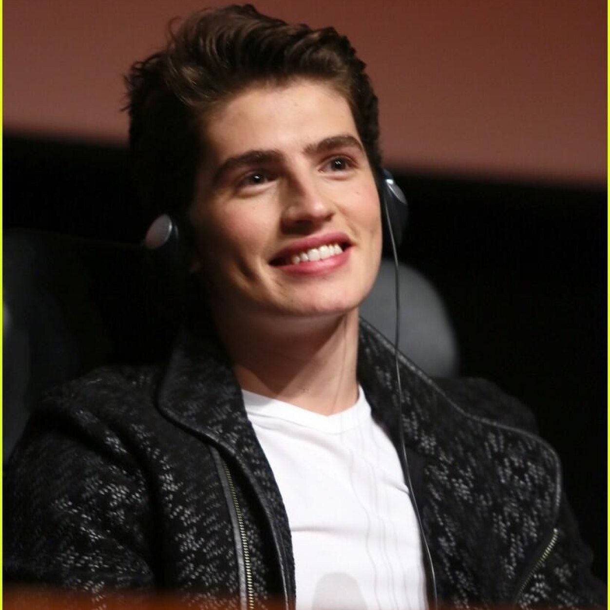 Hello I'm Matthew, or better known as Matt. I'm a regular human just like everyone else. @MehBeSloane is mine she's perfect {Not Gregg Sulkin he's @greggsulkin}