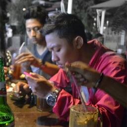 Ketika kt di lahirkan tdk ada seorang ibu yg mengatakan hidup ini mudah