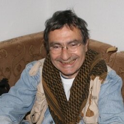Je suis journaliste réalisateur depuis plus de 50 ans , je viens de la photographie ou j'ai fait mes premières armes pendant la guerre du Vietnam