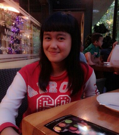 Yoland_V's profile picture. SMILE is my MAKE UP :) Ig: yolandavirda