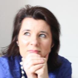 Gourmandebleue's profile picture. Blogueuse ( Les notes bleues d'une gourmande) et créatrice de la boutique Etiquette et Tranche de cake @etiquettecake