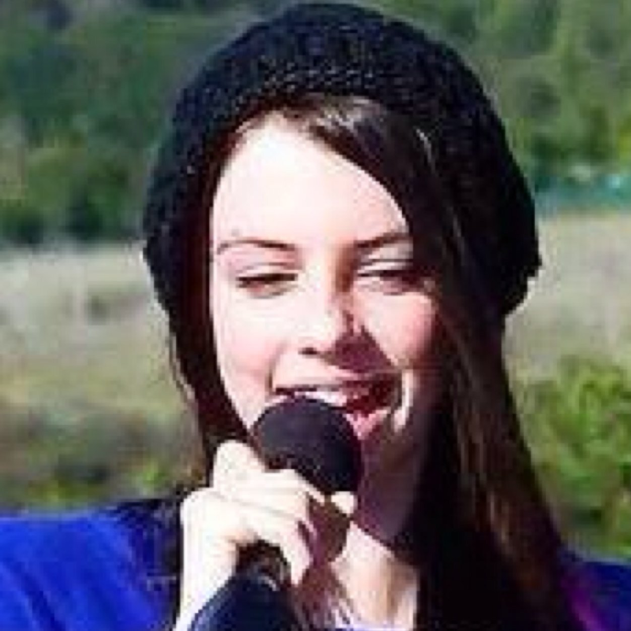 It's @cimorelliohh and I use this when I have tweet limit.