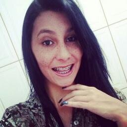 Eu erro! Eu amo! Eu choro! Eu brinco! Eu sorrio! Eu tenho defeitos!Eu tenho qualidades! Eu não sou perfeita pooois assim sou eu quera vc ou não *::*