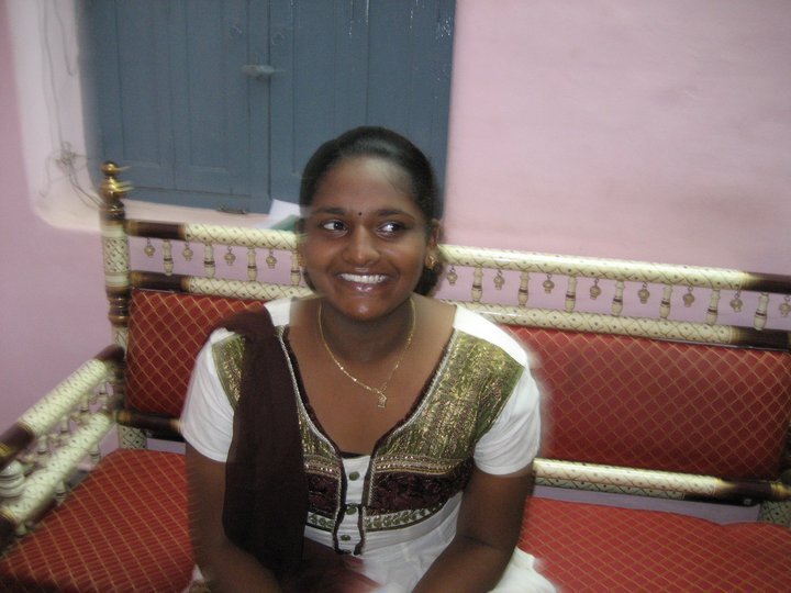 BuntyDharshanaa's profile picture. i'm her too..