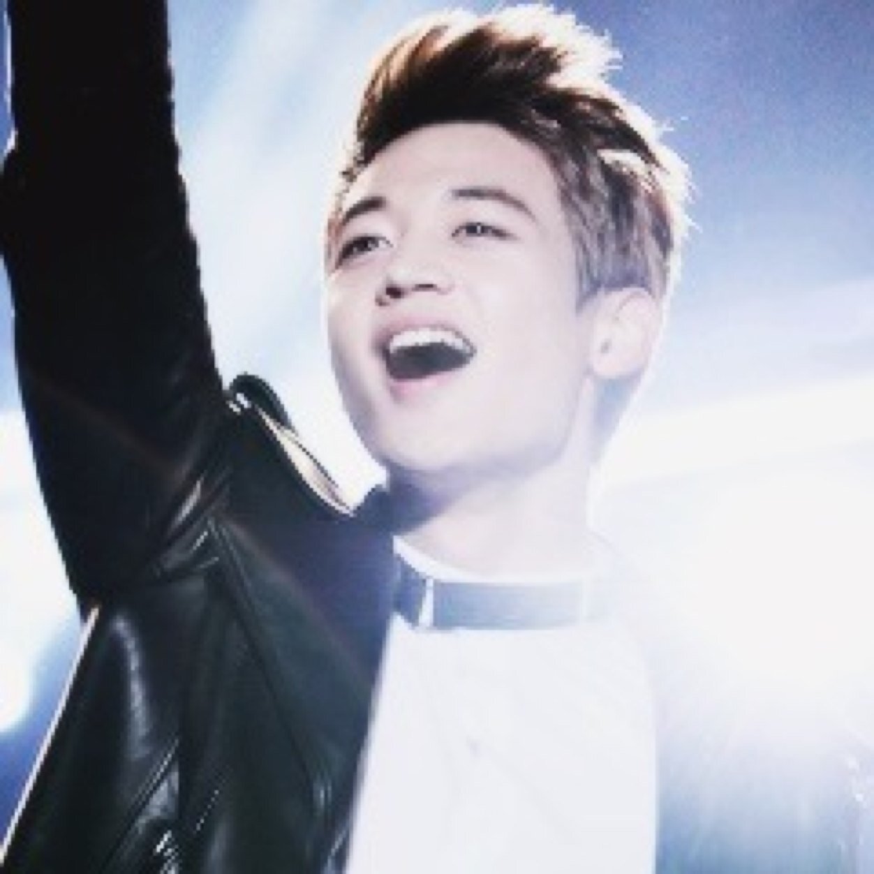 Hi! I think that eveyone deserved a free follow and here's mine!! Follow @h2oppa ♡Thank you! (◡‿◡✿)y