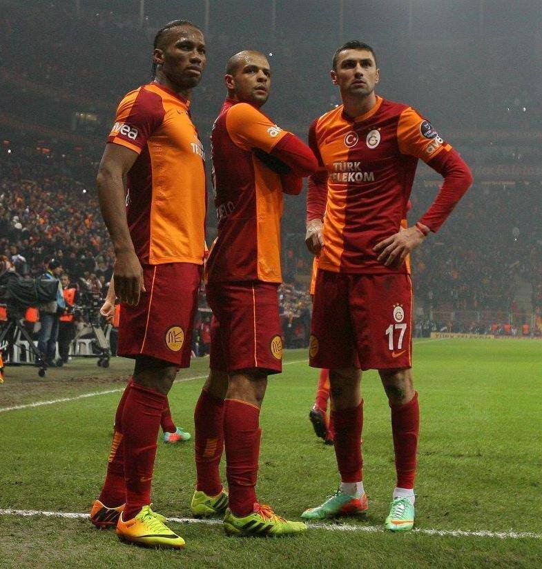 3 ADAM VE AHMET KURAL FAVORİMDİR.