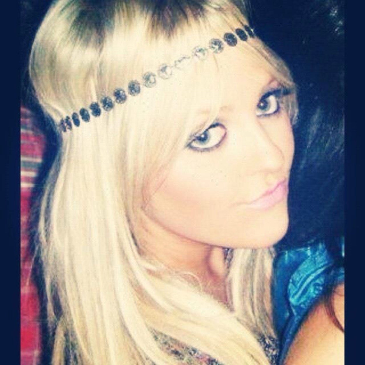 Blogger of fashion, makeup and all things showbiz!