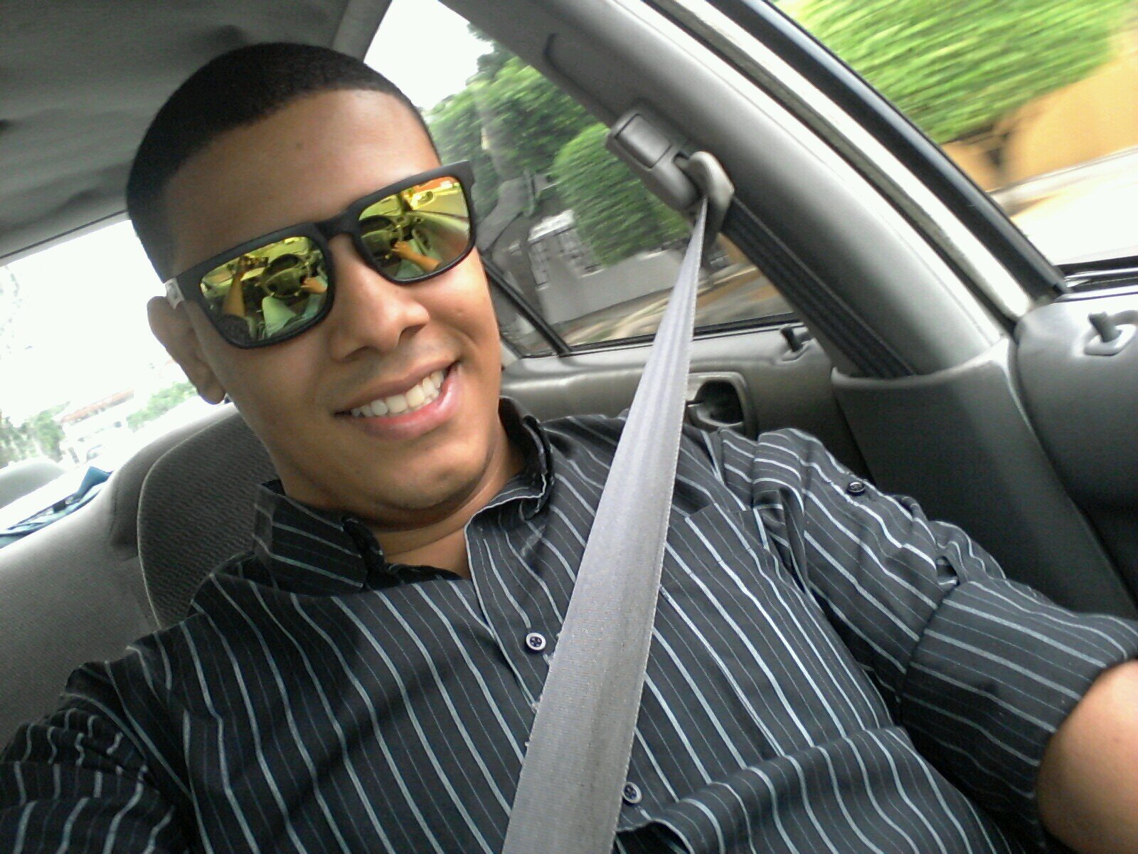 siempre positivo alegre y amistoso, viviendo la vida dia a dia.