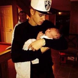 single im a singer . dancer . funny .i like boys . i love jb . fragmalas. 1d . akon . back street boys ...
 . my skype is call me baby follow @mycanadianidolj