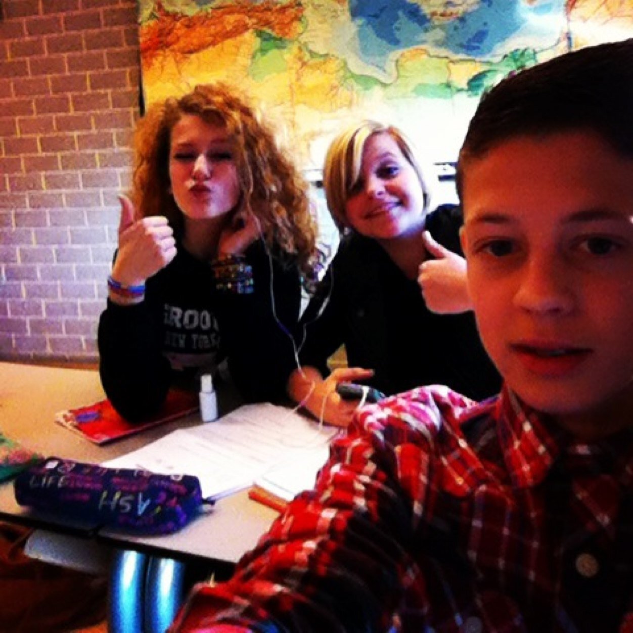 markiee ! you're my best brotherbear and i love u. i will always be there for u xo sil // Je kan altijd bij me komen, ik ben er voor je kus kel