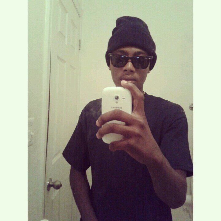 Young nigguh on a pursuit of happiness. MOB P.M.W #OTF/ I'm not an asshole I just don't give a fuck a lot. 18