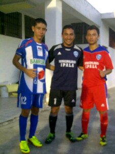 Futbolista profesional, guatemalteco.