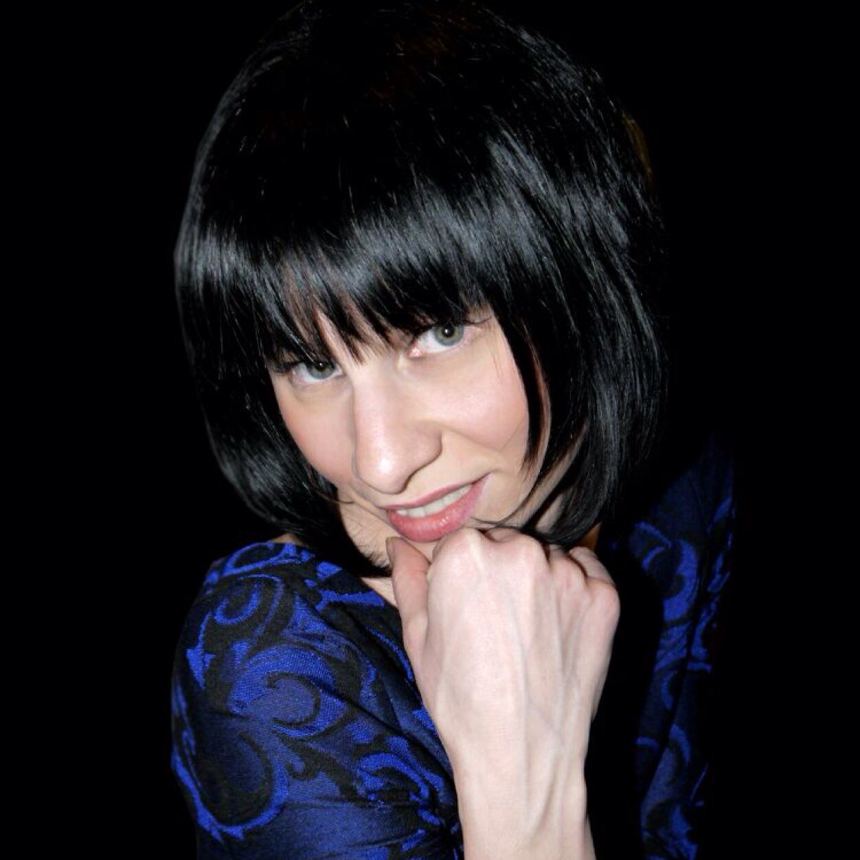 yanaki87's profile picture. Она актриса - вместо лиц сотни ролей,
Она царица всех неземных королей,
Она рабыня, познавшая вкус всех обид,
Она пустыня и тебя испепелит...