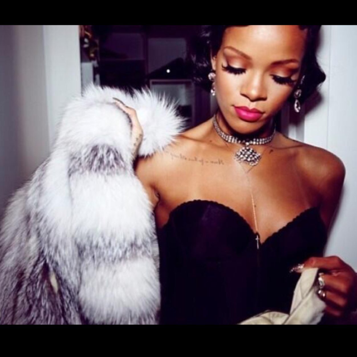 OH NANA I LOVE RIHANNA, OH NANA I FKN LOVE RIHANNA!! We're an army, better yet we're NAVY'S!!!!
