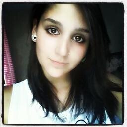 16 anos \  SIgno: Peixes / Amo: musica, pizza e sai \ Bandas prefferidas: Bring me the horizon e For all those sleeping,