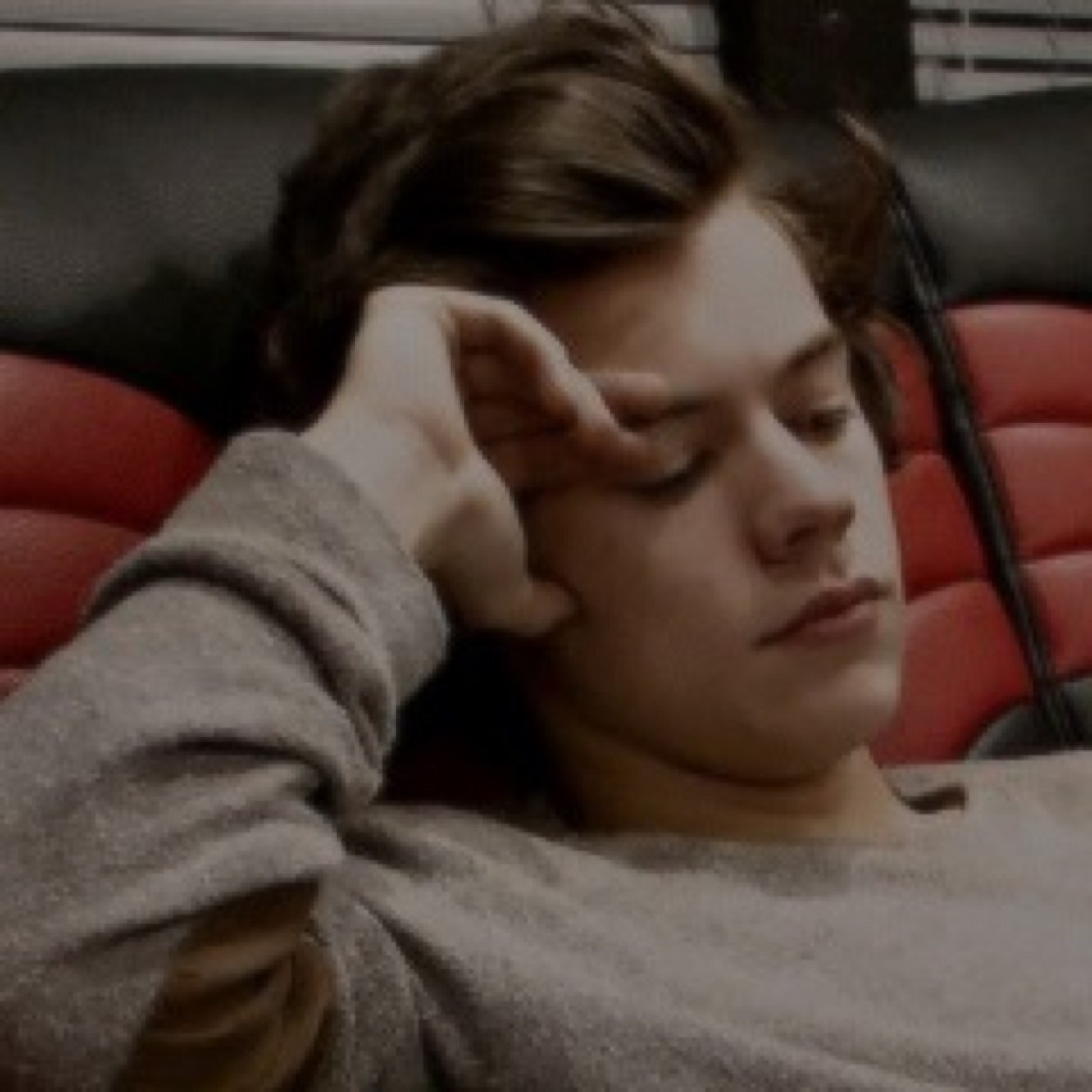 free follow! (but it would be nice if you would follow @westsidemiIey, and if you do it I'll follow you from @IalaIarry)