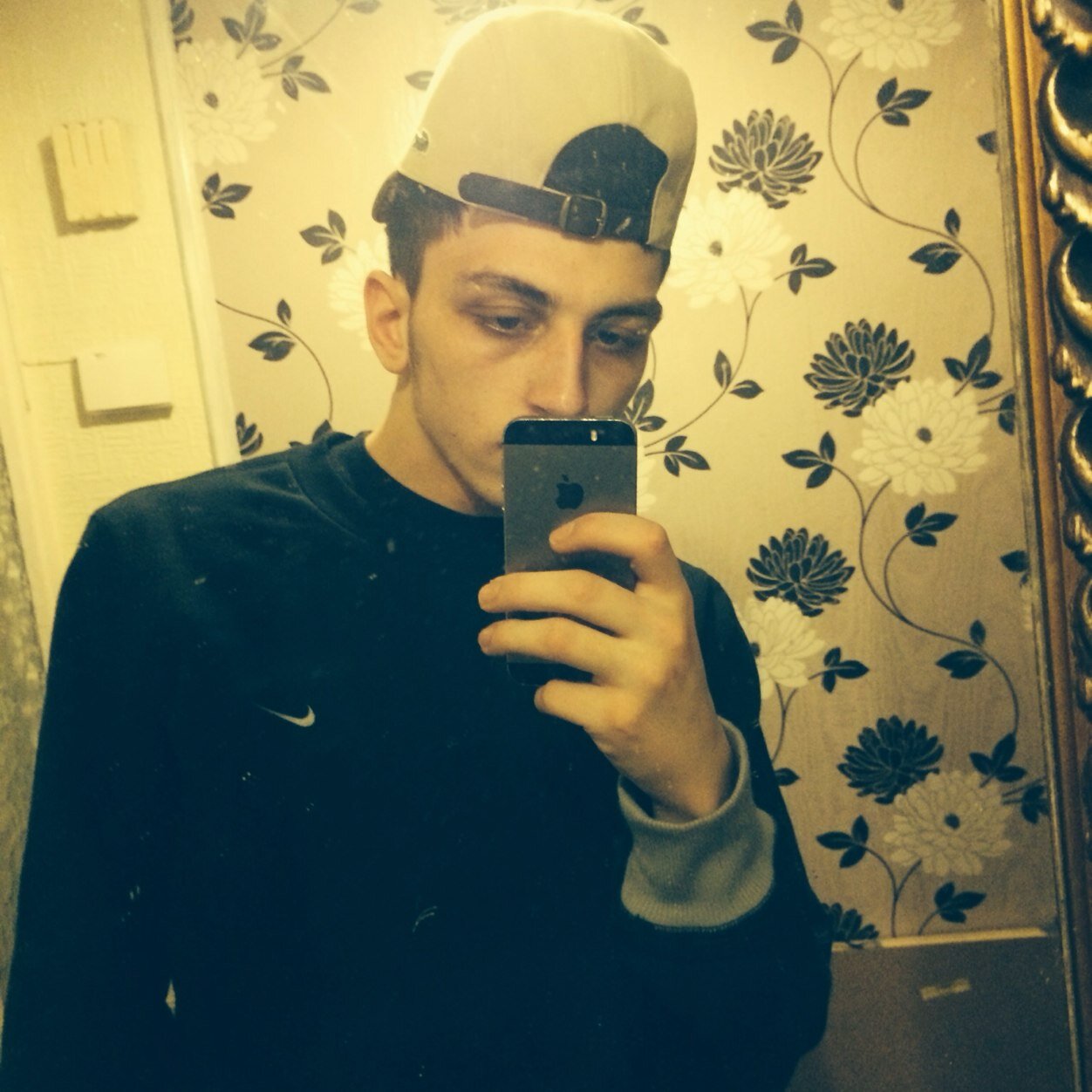 FOLLOW FOCKERS