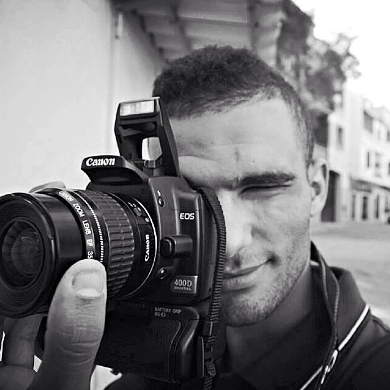 HamzaParisien's profile picture. 1000 Euros...C'est Mon Meilleur Amis .. 300 Euros.. Un Part balle Allemand, 700 Euros.. Un 9 Millimètre... Eux Ne me Trahirons Jamais ..#TeamLacrim