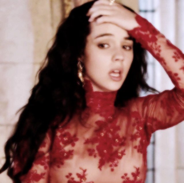 ilyfrary's profile picture. you love a girl not a queen or you would allow me to be one