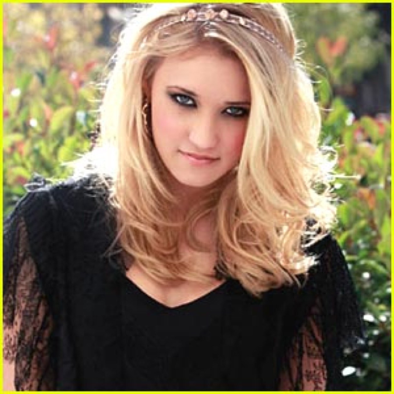 Emilybot1's profile picture. Emily Jordan Osment | American actress, singer-songwriter and voice actress born in Los Angeles, California. (born March 10, 1992) follow back 14/06/56