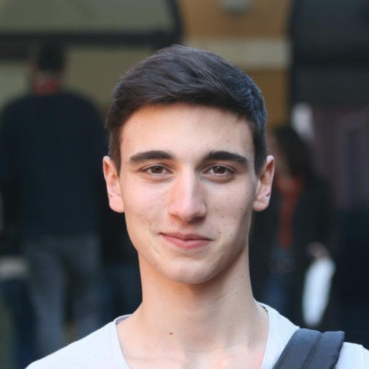 Student and football player, Italy, near Venice and wherever the party is. my English is not very good, but i speak Italian very well