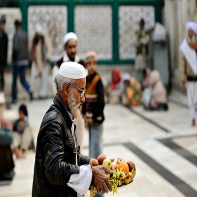 .مواطن محب لبلده. دكتور بالحياة منصف لذاته مجرد إنسان لك مني الوفاء ولاتخالط بين خصيتي وإسلوبي فشخيتي أنا وإسلوبي يتوقف عليك