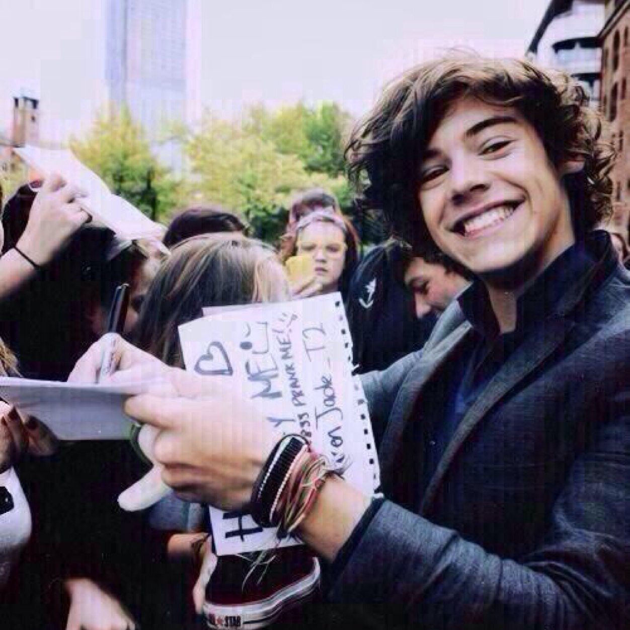 @nutelarry // if you want a follow back just tweet me, please keep it original tho bc i wont follow back if you ask 'follow back pls' if you know what i mean