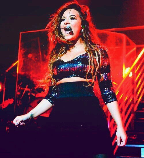Un tal 20 de agosto nació nuestra guerrera Demi Lovato, también conocida como perfección.