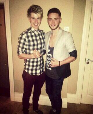Follow, favourite and retweet that shit!! Irish..20..Instagram steo_mura..Get following everyone :)