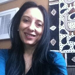 Traductora e intérprete oficial. Docente de traducción. Correctora de estilo. Comunicadora Social, Magíster en Gestión, Políticas Culturales y Desarrollo.