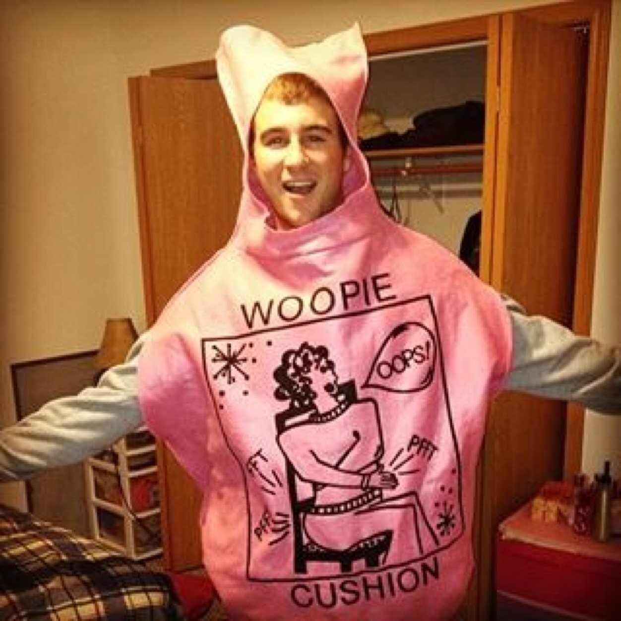 _southdakotablu's profile picture. I love long walks on the beach, fruit punch, and when the moon is full, I turn into a werewolf.