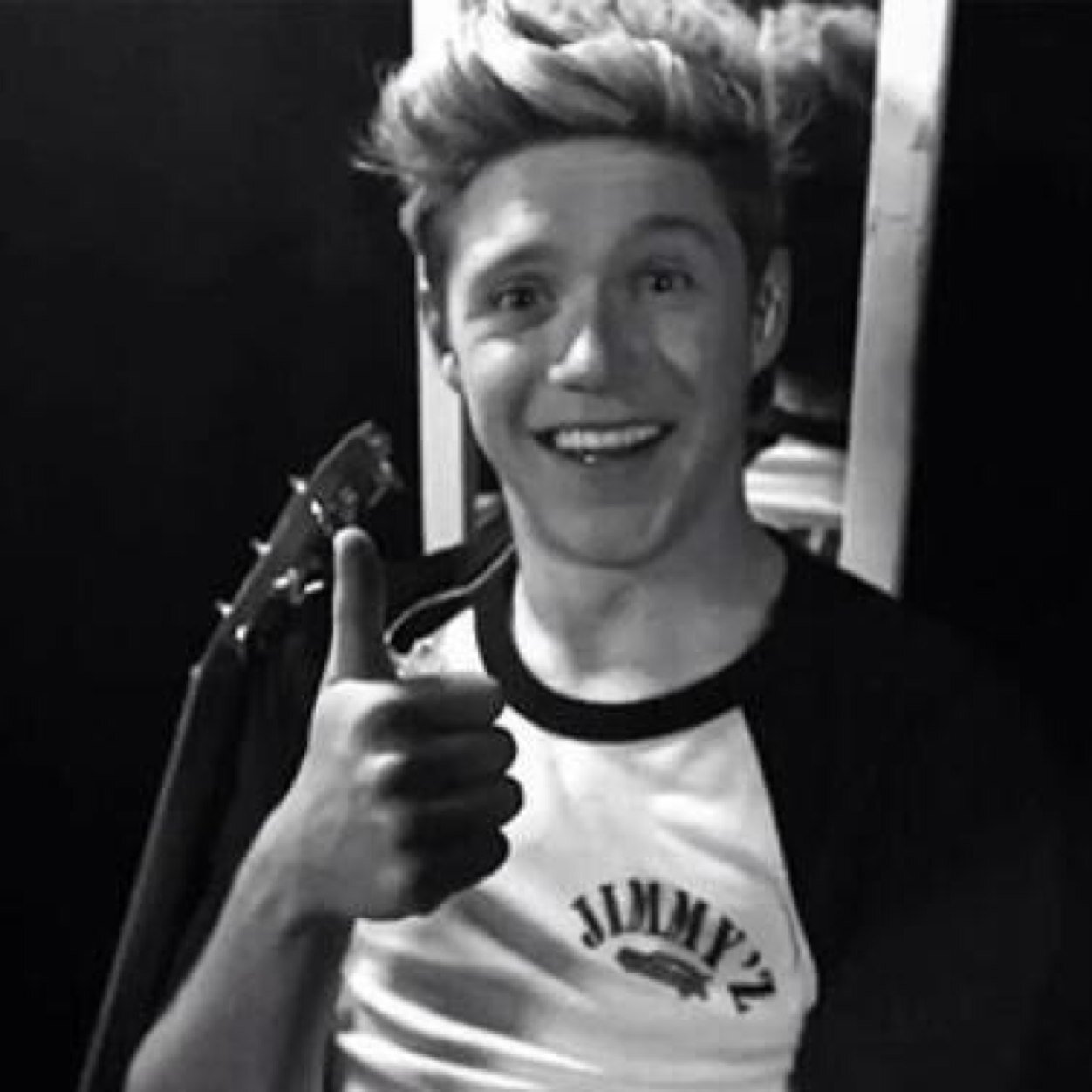 Obsessed with to many boybands thats the story of my life ☯ follow my main account @Mrs_Toran