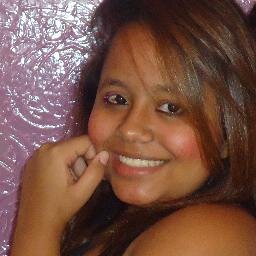 Ela tem rosto de princesa, estilo de maloqueira. Essa mina é mó zueira, essa mina é mó zueira ♫
