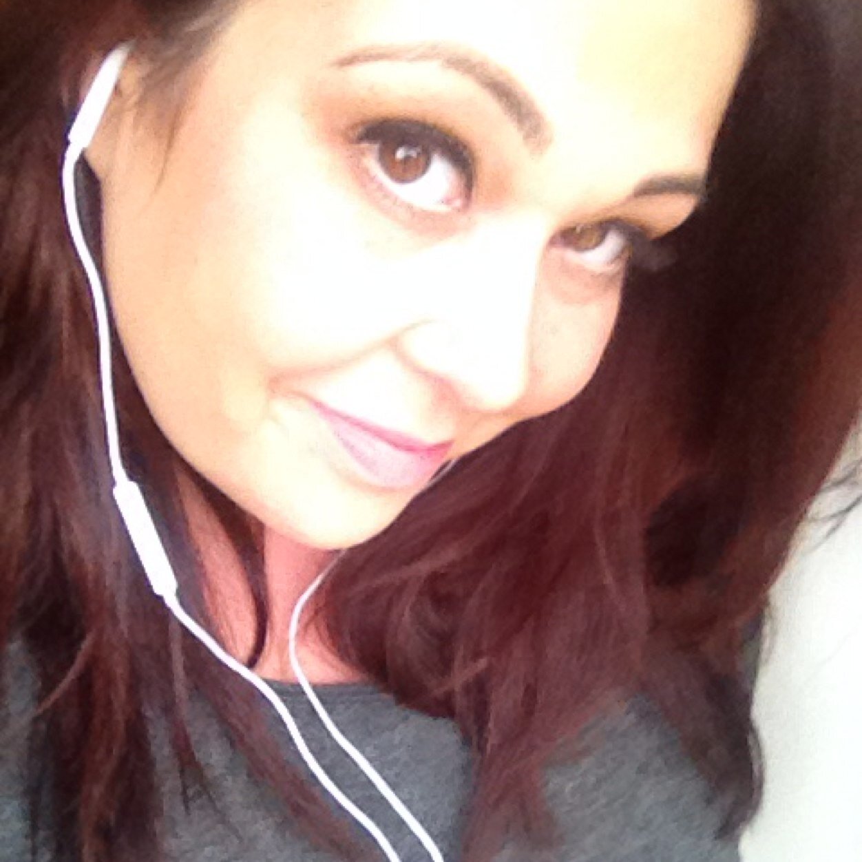 destinymychelle's profile picture. Hairstylist, Mom, Aspiring Make-up artist...all around dreamer