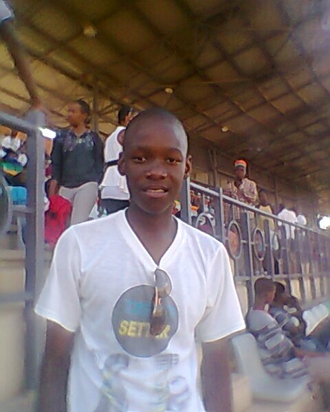 I'm just a cool guy hu likes chilling with chicks..#love hot chicks