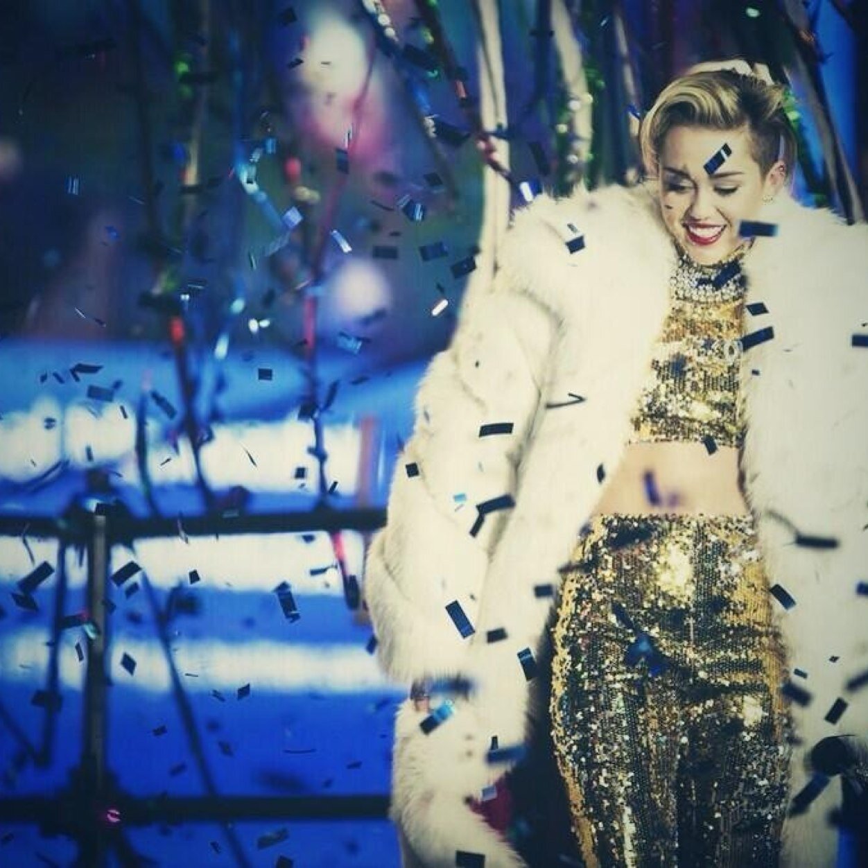#BangerzTourLA #Bangerz #BangerzTour Account Connected with: @rawkstrroma95
