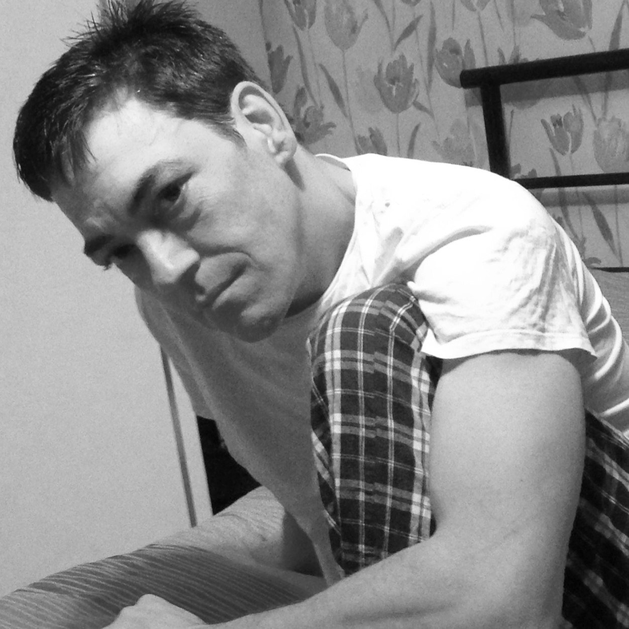 this is me what u see is what u get...i like to be considered great fun...and of course quite crazyyy hehe thats good aint it i follow back:P