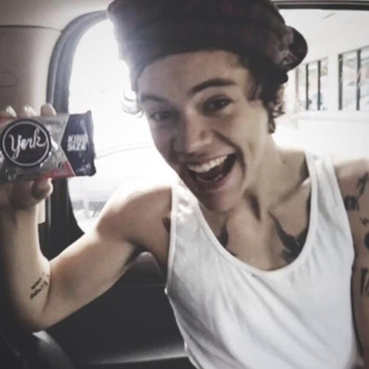 Please go follow @ziamxnarry she folloes back just ask